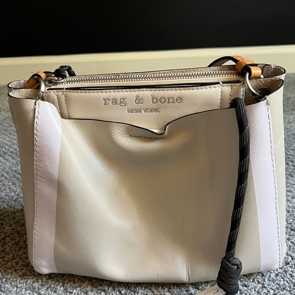 COPY - rag &  bone Passenger Crossbody Leather - Picture 4 of 7
